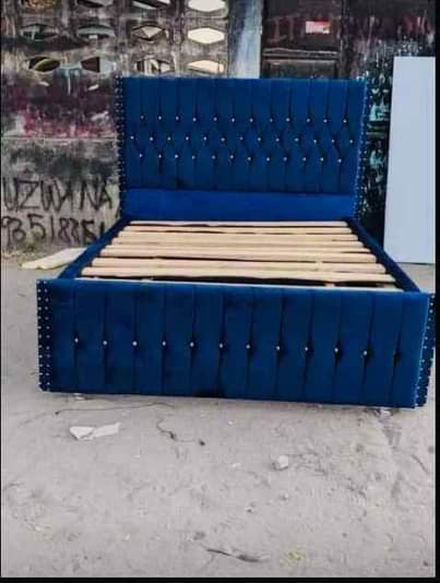 A picture of 0762203249 bed sofa mpya bei ni 180000 malipo ni baada