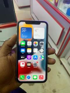 A picture of iPhone 11 no face