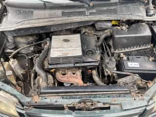 A picture of TOYOTA SIENNA 2000 model