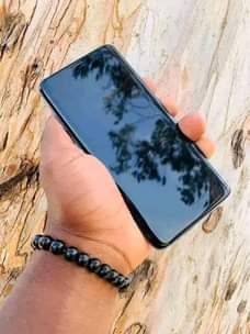A picture of Galaxy s9plus clean sana