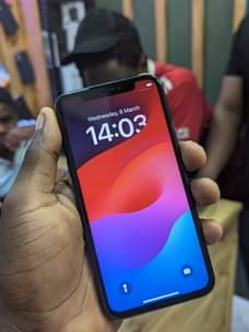 A picture of Iphone xs