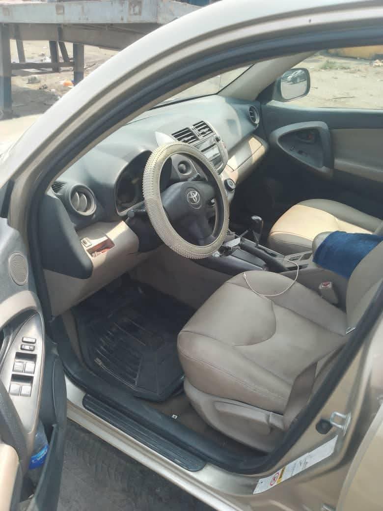 A picture of RAV4 2008