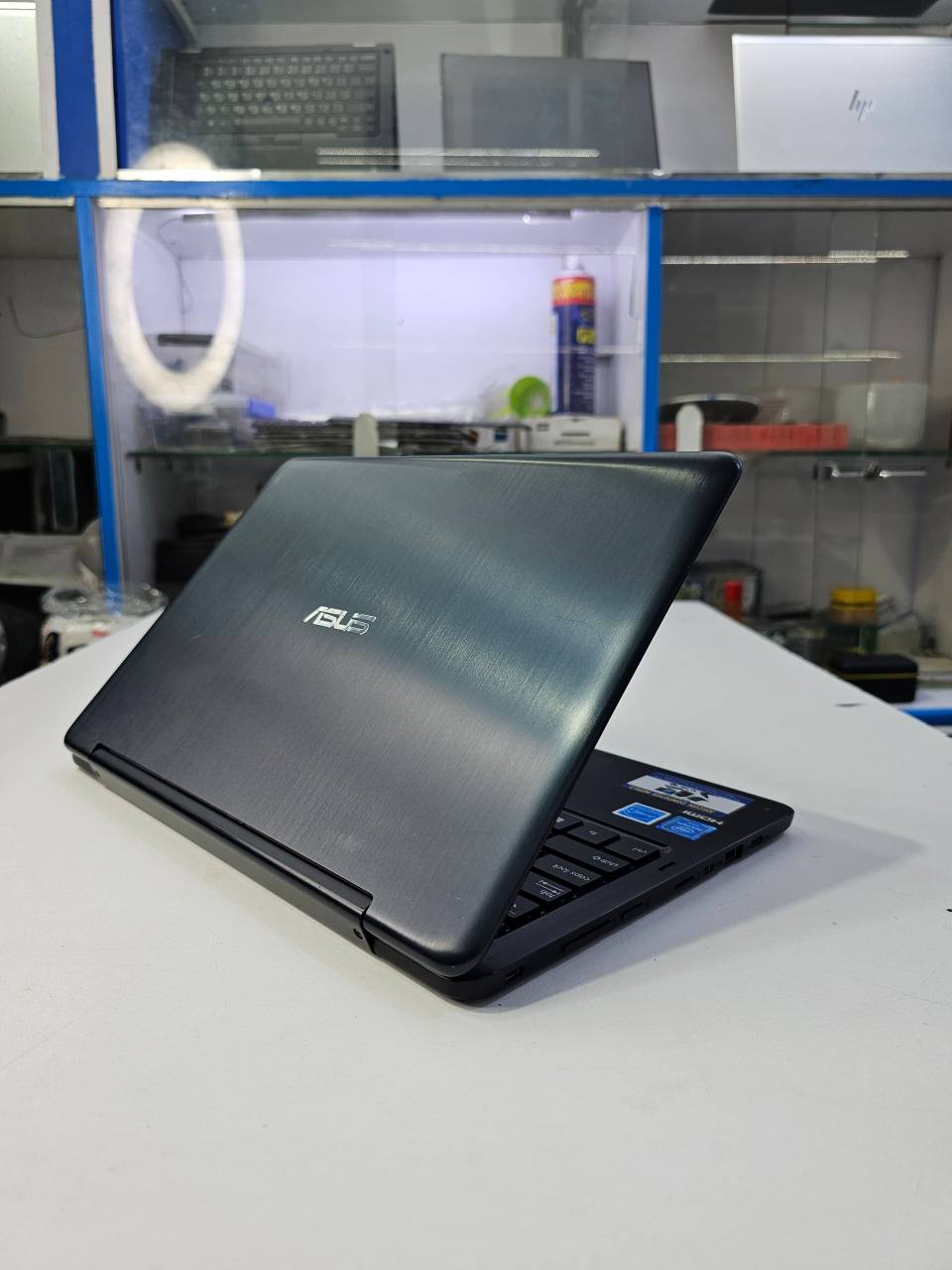 A picture of Asus laptop