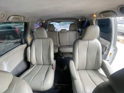 A picture of Toyota sienna 2013
