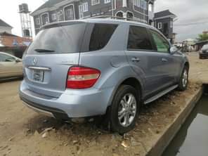 A picture of URGENT HOT SALE MERCEDES BENZ ML350 2007 FULL OPTION REGISTERED