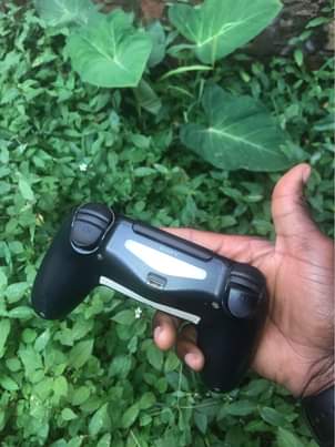 A picture of Ps 4 controller