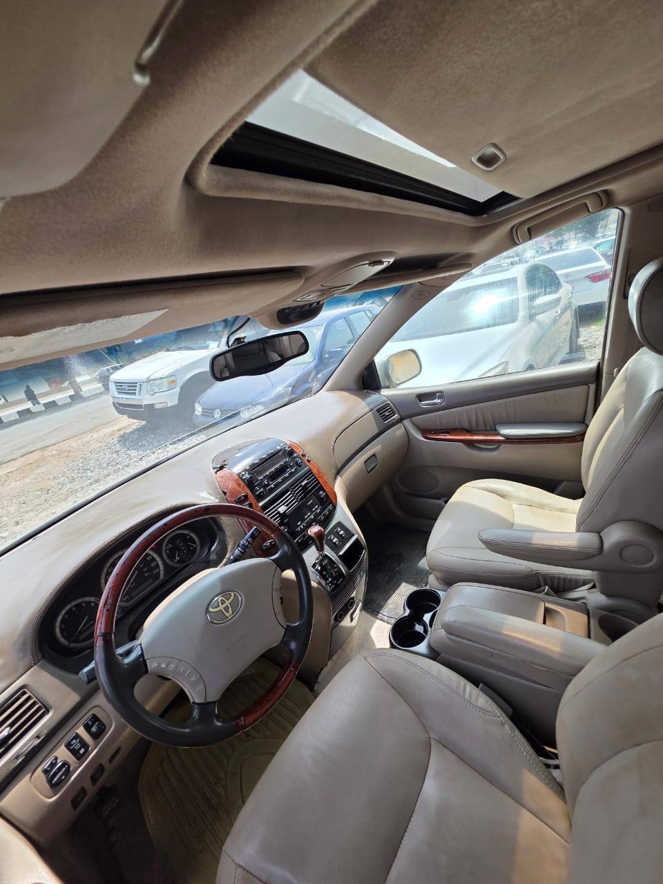 A picture of Toyota Sienna 2005 Clean Register