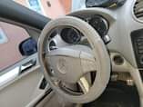 A picture of 2005 Benz ML500