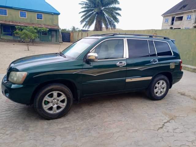 A picture of NOW SELLING FAST Toyota Highlander 2005 model neatly Nigerian used