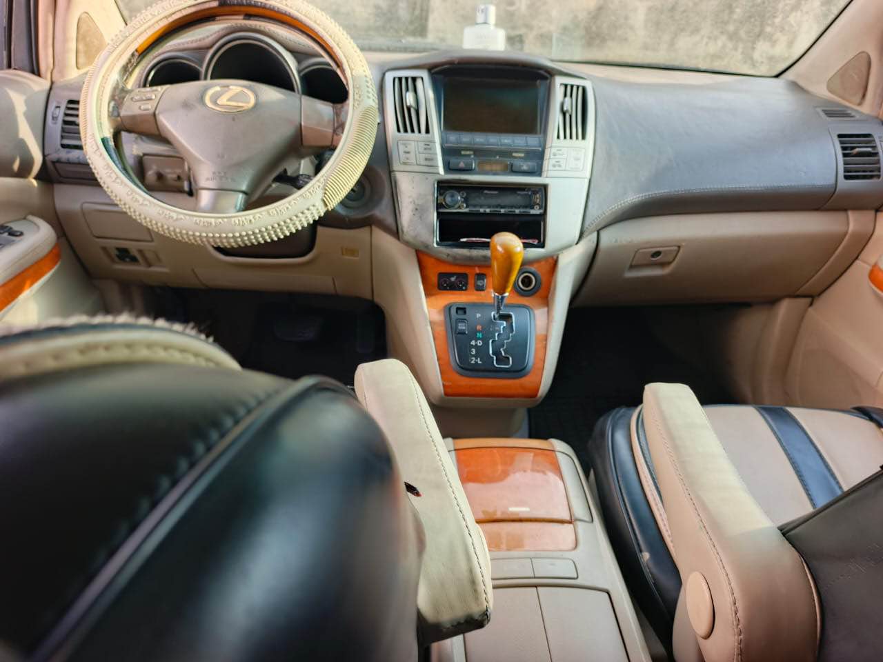A picture of Toks standard Lexus rx330