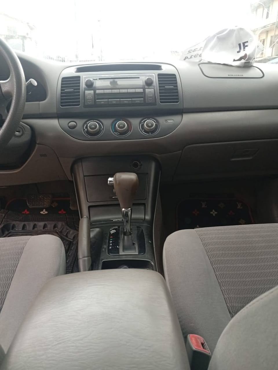 A picture of Super clean use Toyota Camry LE 05 model on belt