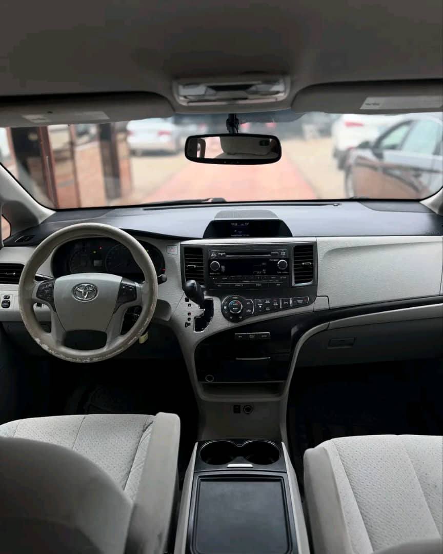 A picture of 2013 Toyota Sienna LE for sale