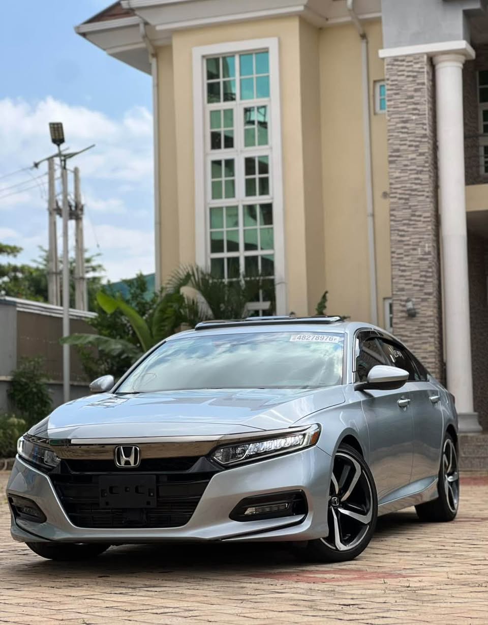 A picture of DIRECT BELGIUM HONDA ACCORD EXCELLENT CONDITION ACCIDENT FREE 2019MODEL PRI