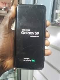 A picture of Samsung galaxy S9.....at 230 000shs