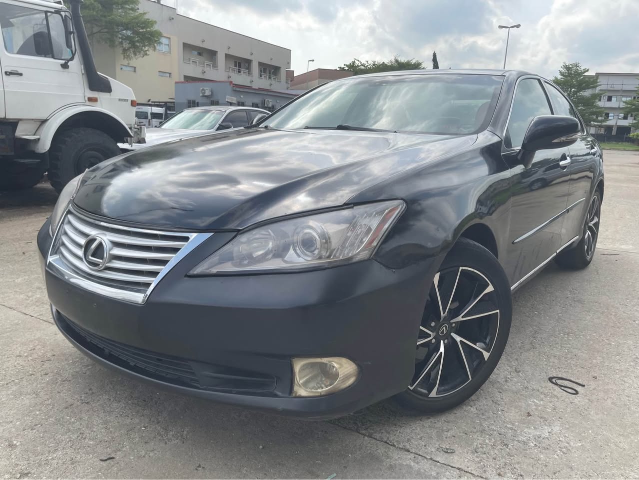 A picture of Extremely clean ES 350 08 model Absolute buy and use