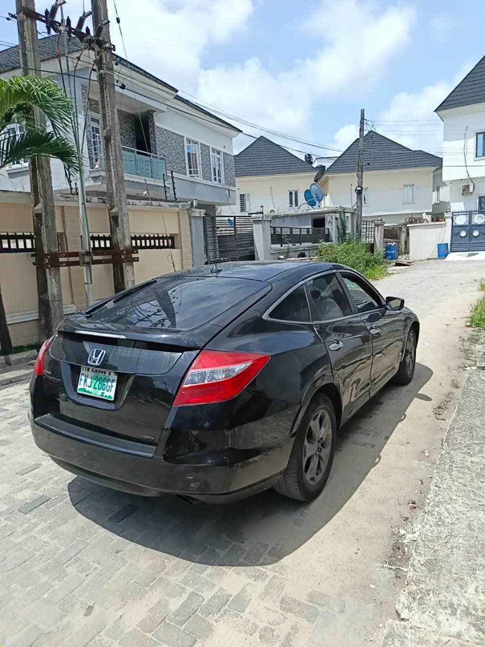 A picture of Quick sales Honda cross tour 2010 model going for cheap