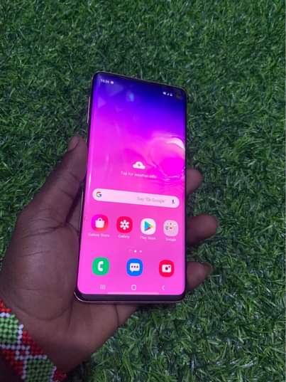 A picture of Samsung galaxy s10 Gb128 8 Nataka250000