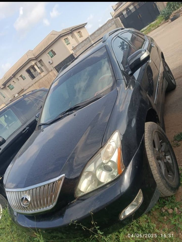 A picture of Lexus RX330 05 full option Pure firstbody at Gowon Estate