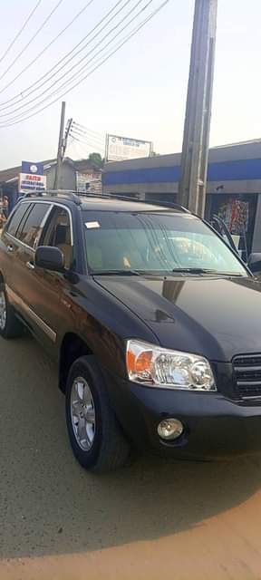 A picture of Very Sharp Toyota Highlander 2005 Noiseless with first body Reverse