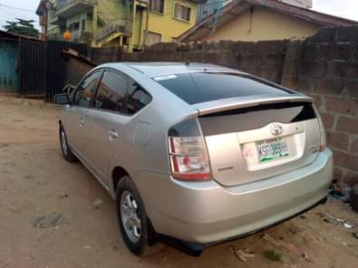 A picture of Toyota Prius 2005 First body everything works perfectly ok Going