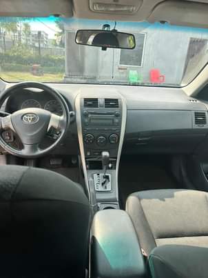 A picture of TOYOTA COROLLA 2010