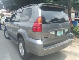 A picture of 2006 Gx470 clean Nigerian use first body A C seat
