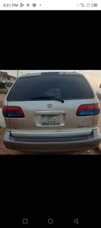 A picture of Toyota sienna
