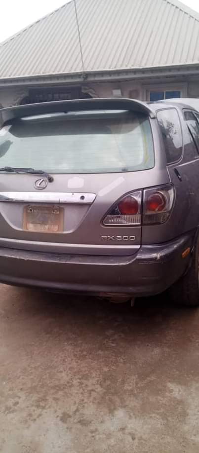 A picture of Lexus Rx300