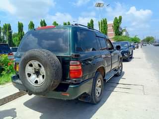 A picture of Land Cruiser VX Inauzwa Bei 17 8Milion Karibu SANA