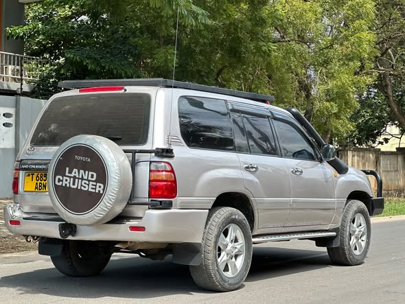 A picture of TOYOTA LANDCRUISER VX