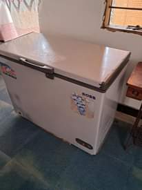 A picture of BOSS FRIDGE LIMESUKIWA SYSTEM YA NJE LINAGANDISHA VZRI MTEJA SIRIAS