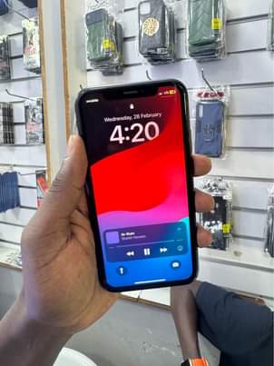 A picture of iPhone XR 64Gb No Face ID