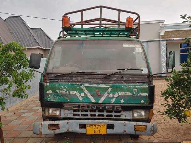 A picture of Wazee wa mbuche Sanda karawe mwenyekupa apate Center inawaka nakutembea
