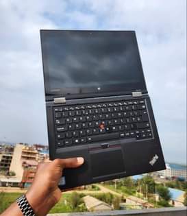 A picture of Lenovo Thinkpad X1 carbon.
