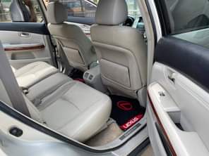 A picture of 2006 model Lexus RX330 Few months used Pure first body