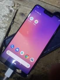 A picture of Pixel 3XL gb 128 bado mpya haina kipengere MBEZI MWISHO