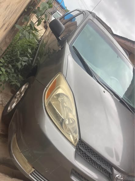 A picture of Toyota Sienna available first body
