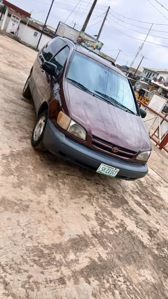 A picture of TOYOTA SEINNA XLE