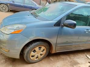 A picture of 2005 2006 Toyota Sienna Everything working perfectly Untampered engine Gear