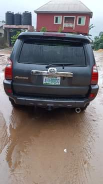 A picture of Very sharp 2005 4runner