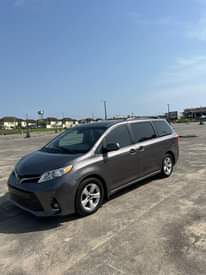 A picture of Toyota Sienna 2019 model