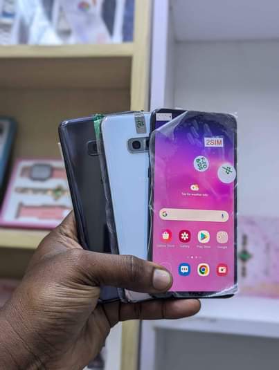A picture of  SAMSUNG GALAXY S10E 330K TU