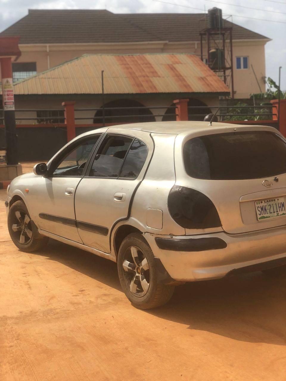 A picture of Nissan Almera 2000 model