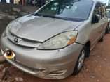 A picture of Toyota sienna 2008