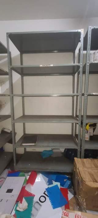 A picture of Metallic rak shelves for sale at 150 000 