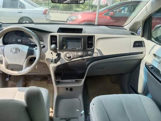 A picture of 2012 Toyota sienna Toks
