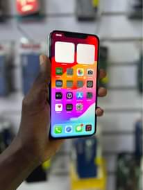 A picture of iPhone 11 Pro Max 256gb 1M no faceid WhatsApp or