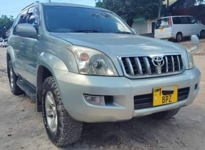 A picture of Toyota prado 120