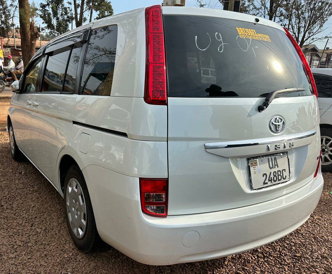 A picture of Toyota isis new shape