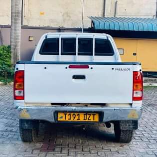 A picture of Hilux 2009 Manual gear Engine Type 5L Diesel mashine 4wheel